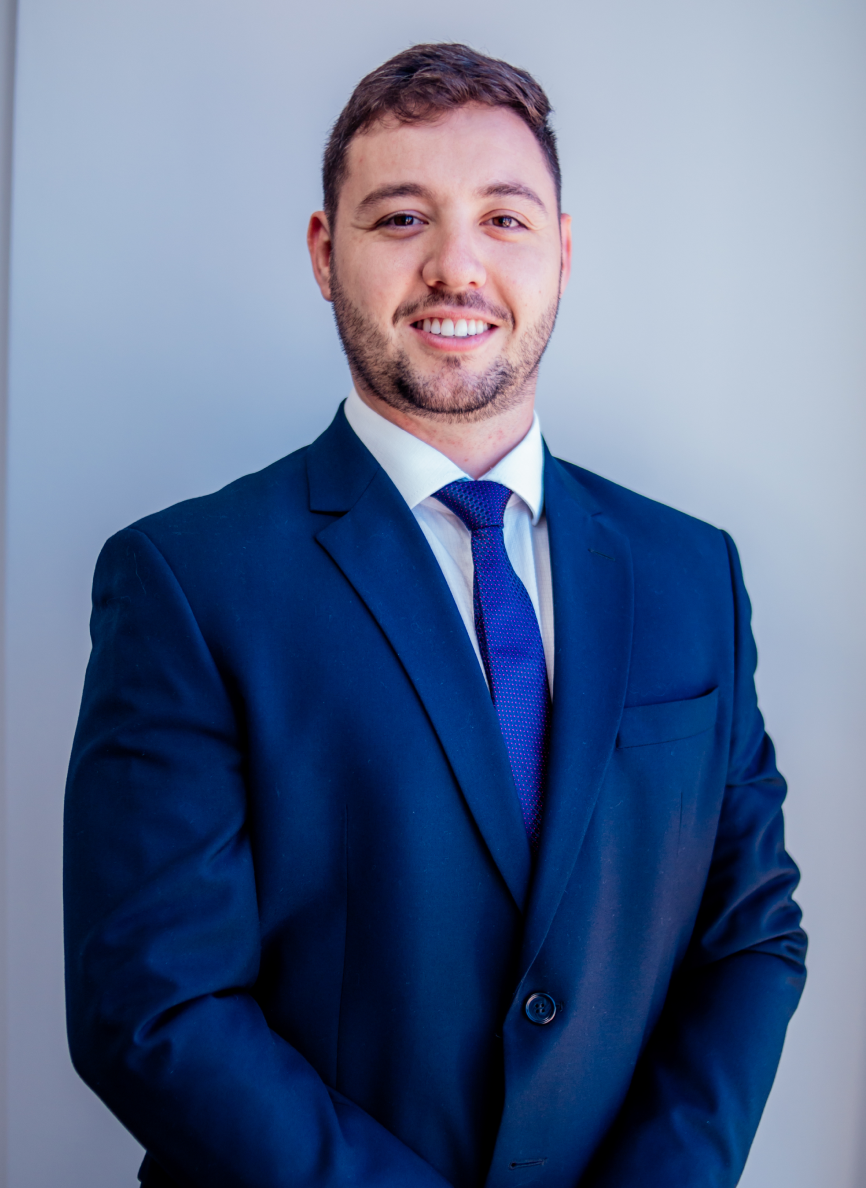 Bacharel em Direito pela Universidade do Vale do Itajaí com mais de 7 anos de experiência na área de Direito Bancário, atuando também nas áreas de Direito do Consumidor e Direito Previdenciário.